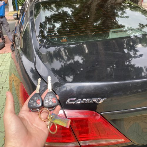 Làm chìa khoá Toyota Camry